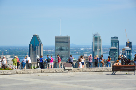Many tourists are standing on Kondiaronk Belvedere to enjoy Montreal skyline. Montreal Skyline in summer, Canadaのeditorial素材