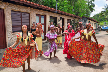 HAVANA - MAY 19: African folk dance in the street by an unknown group of African folk dance on May 19, 2013 in Havana, Cubaのeditorial素材