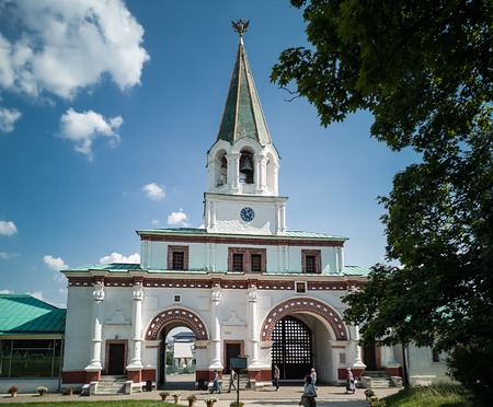 MOSCOW, RUSSIA - AUGUST 3,2018. Front Gate built in 17th century. Park Kolomenskoye, Moscow Russia