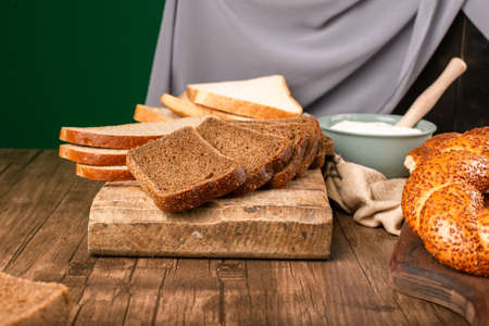 Bagel and slices of dark bread