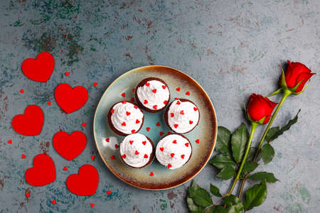Valentines day background, chocolate cupcakes with heart shaped candies,top viewの写真素材