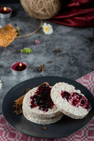 Dietary rice crackers with red berry jam