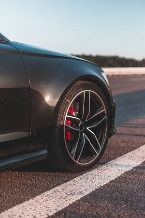 Black suv car front wheel photoshootingの写真素材
