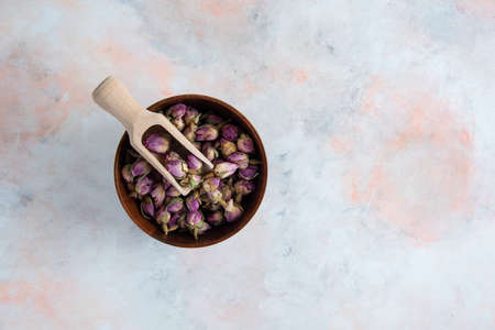 Top view of Dry flowers in wooden bowl over white backgroundの写真素材