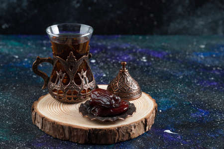 Close up photo of Hot tea and dry dateの写真素材