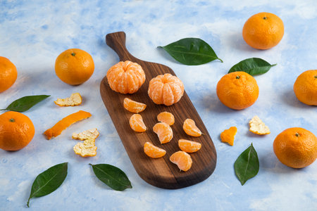 Pile of clementine mandarins whole or peeledの写真素材