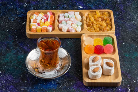 Close up photo Delicious Turkish delight with tea on colorful backgroundの写真素材