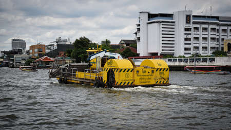 Bangkok, Thailand .11.24.2019: A huge, giant yellow construction boat on the Chao Phraya Riverのeditorial素材