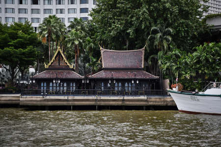 Bangkok, Thailand .11.24.2019: View of the private pier with traditional thai houses of the luxury and exclusive Shangri-La Hotel alongside the Chao Phraya Riverのeditorial素材