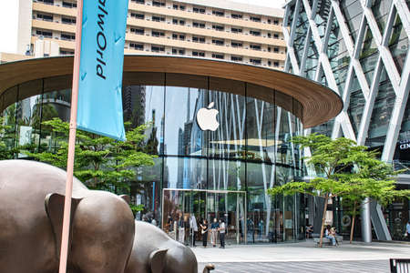 Bangkok, Thailand 04.28.2021 The 2nd Apple Store in Bangkok at Central World Shopping Mallのeditorial素材