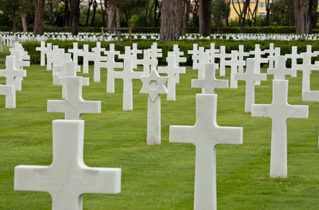 The American war cemetery in Nettuno contains 7.862 white headstones, corresponding to the U.S. soldiers dead (including women Red Cross nurses), in the operation Shingle of the II World Warのeditorial素材