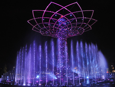 Tree of life water show at evening during EXPO in Milan, Italy.のeditorial素材