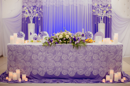 Decorative elements of a wedding table at the wedding banquet. Wedding in lilac and violet colorの写真素材