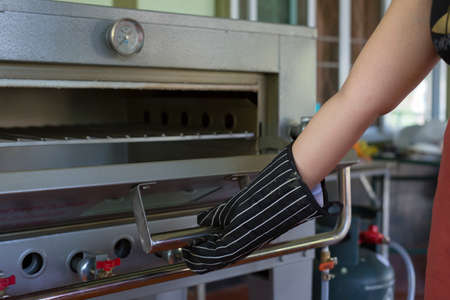 hand open oven baked breadの写真素材