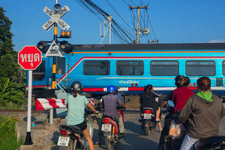 PHITSANULOK, THAILAND - NOVEMBER 3  2016 : People Waiting for The Train to Stop Motorists in Phitsanulok, Thailandのeditorial素材