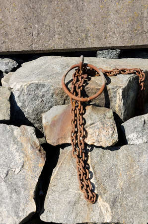 Old rusty chain to lock the boat in the harbourの写真素材