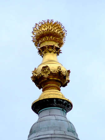 Gold public monument in Londonの写真素材