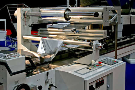 Automated packaging machine for aluminum foil packs