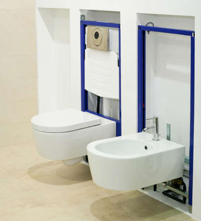 Construction work fitting toilet and water reservoir