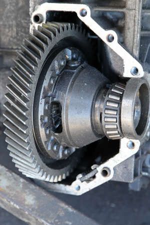 Detail mechanisam of transmition metal gears inside vehicle