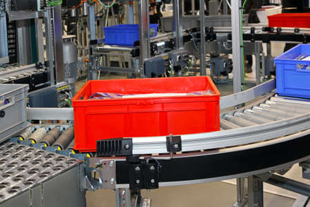 Conveyor rollers transport system for crates in factory