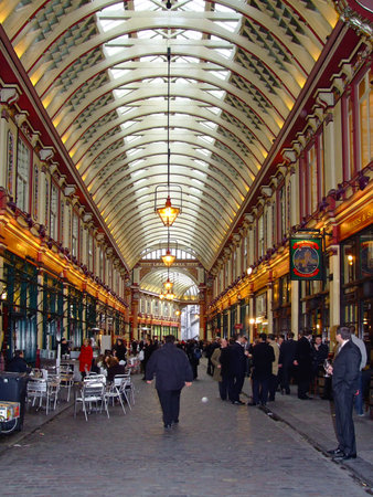 LONDON, ENGLAND - FEBRUARY 02  Leadenhall market in London on FEBRUARY 02, 2007  Medieval corridors of Leadenhall market in London, England のeditorial素材