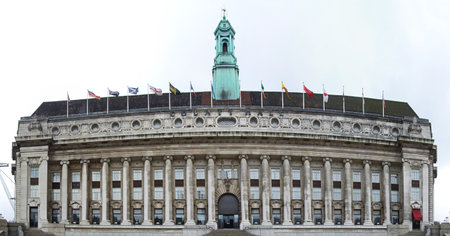 LONDON, ENGLAND - FEBRUARY 19  Aquarium in London on FEBRUARY 19, 2007  Panorama of County Hall and aquarium in London, England のeditorial素材