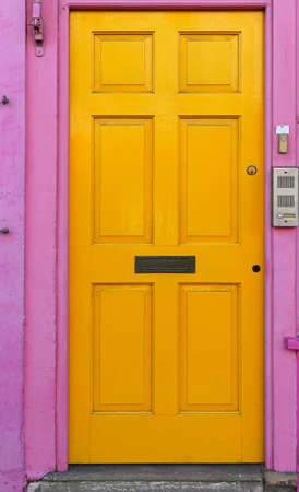 Yellow door with pink doorway in Portobello Londonの写真素材