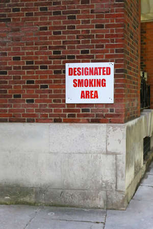 Designated smoking area sign at building cornerの写真素材