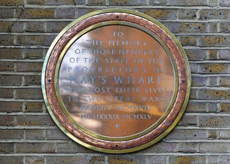 LONDON, UNITED KINGDOM - NOVEMBER 23  Hays Wharf plaque in London on NOVEMBER 23, 2013  Copper War Memorial Plaque at Hays Wharf in London, United Kingdom のeditorial素材