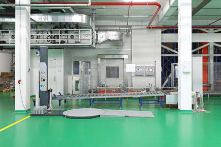 Coveyor belt and stretch wrapping machine in distribution warehouse