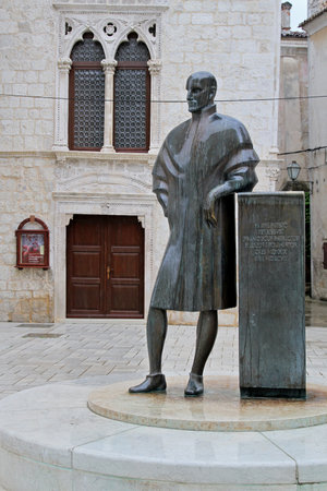CRES, CROATIA - MAY 15: Frane Petric Statue on MAY 15, 2010. Monument of Philosopher Frane Petric in Front of Museum in Cres, Croatia.のeditorial素材
