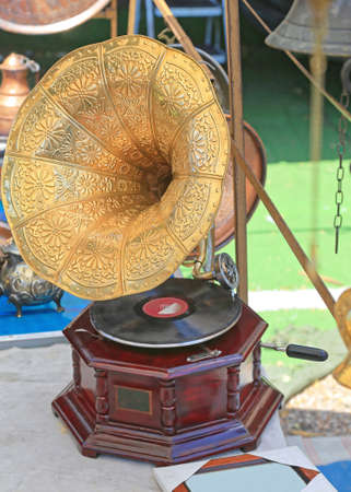 Old Gramophone With Big Brass Speaker Horn at Flea Marketの写真素材