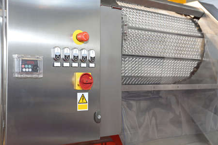 Mechanical Fruit Calibrating and Sorting Machine