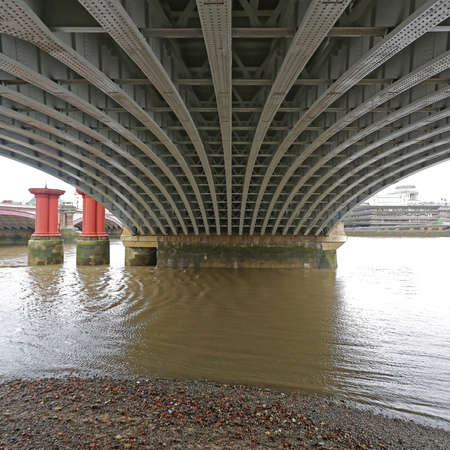 Low Tide River Thames Under Blackfriars Bridge View Londonの写真素材