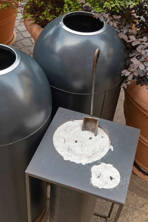Outdoor Cigarette Butts Ashtray Silica Sand Pit