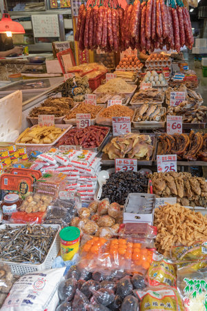 KOWLOON, HONG KONG - APRIL 21, 2017: Various Food Selection at Local Market Mong Kok in Kowloon, Hong Kong.のeditorial素材