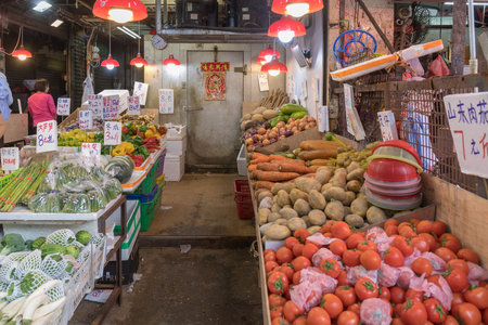 KOWLOON, HONG KONG - APRIL 21, 2017: Vegetables and Fruits Market Stall Mong Kok in Kowloon, Hong Kong.のeditorial素材