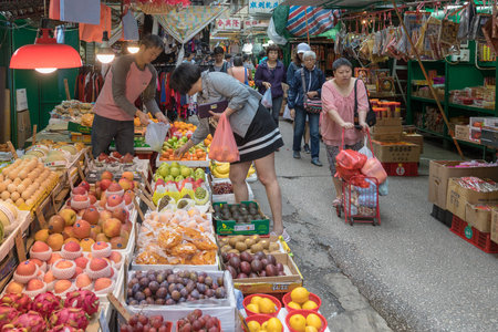 KOWLOON, HONG KONG - APRIL 22, 2017: People Shopping at Local Street Market in Mong Kok Kowloon, Hong Kong.のeditorial素材
