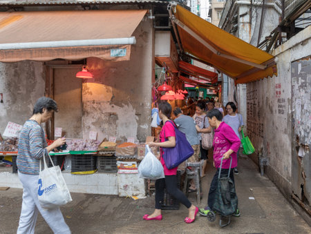 KOWLOON, HONG KONG - APRIL 21, 2017:  People Shopping at Local Market Mong Kok in Kowloon, Hong Kong.のeditorial素材