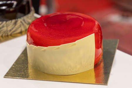Small Round Red Cake at Golden Trayの写真素材