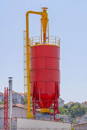 Red Silo Wood Chips Pellet Production Factory Equipmentの写真素材