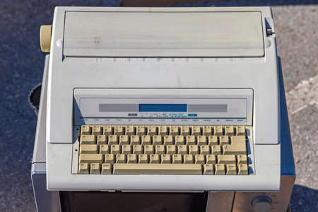 Used Electronic Typewriter Machine With Display Office Equipment