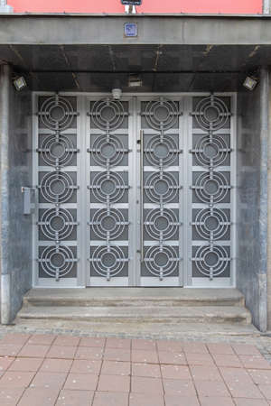 Aluminium Metal Double Doors Building Entrance Closedの写真素材