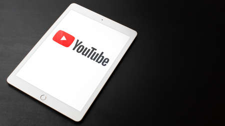 8.9. 2020, Prague, Czech Republic. Editorial image of iPad with YouTube icon.のeditorial素材