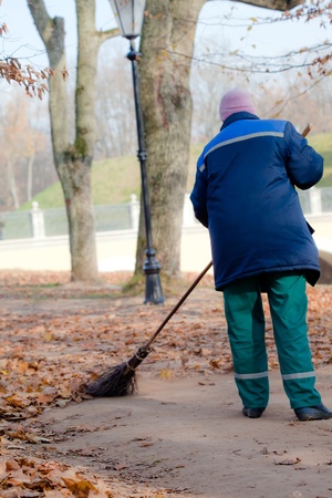 Road Sweeper cleaning walkway in public park from the fallen leavesの写真素材