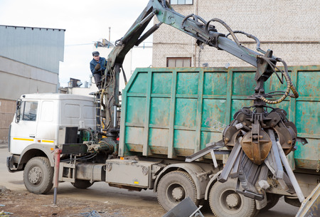Machine Loader with Hydraulic Crab Bucket uploads Waste Steelの写真素材