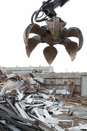 Machine Loader with Hydraulic Crab Bucket uploads Waste Steelの写真素材