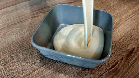 make berry ice cream and whipped cream with condensed milkの写真素材