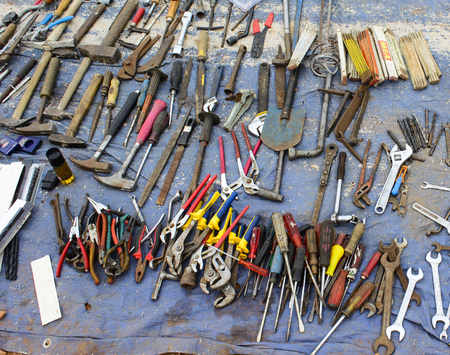 Many of the old tools and the keys to the flea market is waiting for customers.の写真素材